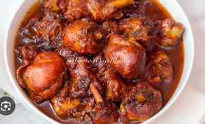 Stewed chicken (Galinja stoba) with "Morro' Rice